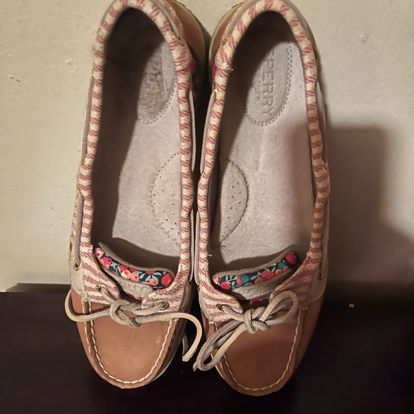 SPERRY TOPSIDERS ONLY WORN A FEW TIMES - Picture 5 of 6